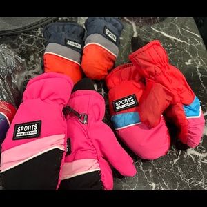 5 Pairs Kids/Winter/Ski Snow Mittens. Waterproof/Windproof/Adjustable. Unisex.